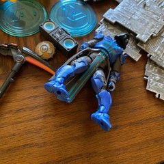 Fortnite tower play set action figures, accessories and weapons lot