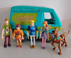 Scooby Doo 50th Anniversary Mystery Machine Van 10″ + 5 Rare Floral Design Figs.
