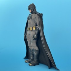 Mezco One:12 Collective Batman v Superman Batman Figure Wired Cape BvS 1:12