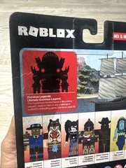 Roblox ULTIMATE DOMINUS LEGEND 2.5 In Figure Dual Wings Virtual Code Accessory