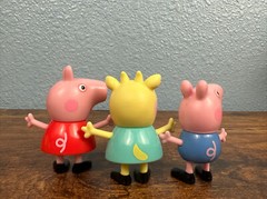 Brand New: Rare Gabrielle Goat (Italian), Free Gifts Peppa & George