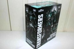 RARE TRANSFORMERS Legendary Nemesis Prime Figure Exclusive to JAPAN
