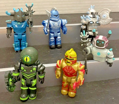 R0BL0X Toys Action Mini Figures Lot of 6 – Champions Of Roblox – 2 Incomplete