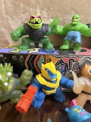 25 Heroes of Goo Jit Zu Toys & Action Figures