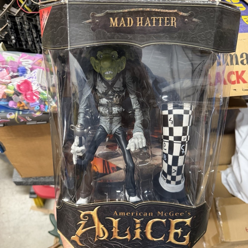 American McGee’s Alice MAD HATTER Figure w/Top Hat EA Games Figure NIB WEAR HTF