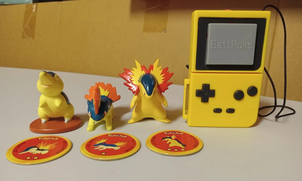 Poke Ball Blaster Yellow w/ Cyndaquil Line Figures & Battle Discs (Tomy, 2000)