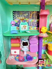 Gabby’s Dollhouse Purrfect Playset 2FT Tall Figures Cats Accessories Works