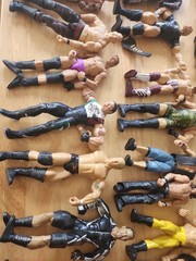 Huge Lot Of Used Wrestlers Mix Years! 32 Wrestlers Many Different Years