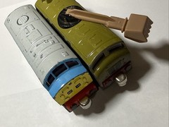 Thomas & Friends Take N Play Die Cast Train Magnetic Engine D199 Diesel 10 Read