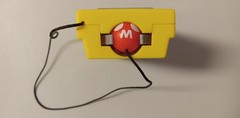 Poke Ball Blaster Yellow w/ Cyndaquil Line Figures & Battle Discs (Tomy, 2000)