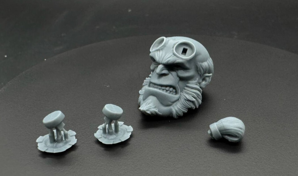 1/12 Hellboy JL One Eye Ver (1000toys size)