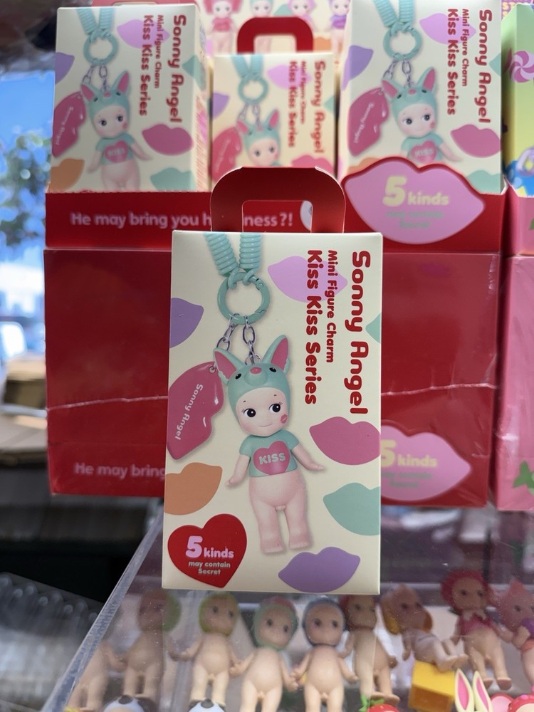 [Authentic] Sonny Angel Kiss Kiss Keychain Brand New Sealed (ONE BLIND BOX)