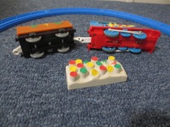 Thomas & Friends Trackmaster Paint Spattered Thomas Makes A Mess w/ Cargo Car