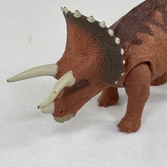 Jurassic World Fallen Kingdom Roarivores Triceratops Park Dinosaur Figure Toy
