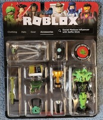 ROBLOX AVATAR SHOP SOCIAL MEDUSA INFLUENCER WITH SELFIE STICK SET