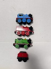 Thomas Wooden Railway Thomas,Percy & James Battery Operated Lot Of 3 Trains