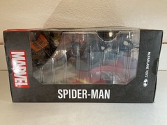 McFarlane Toys Spider-Man Secret Wars Issue #8 — Marvel 1:6 Scale Statue