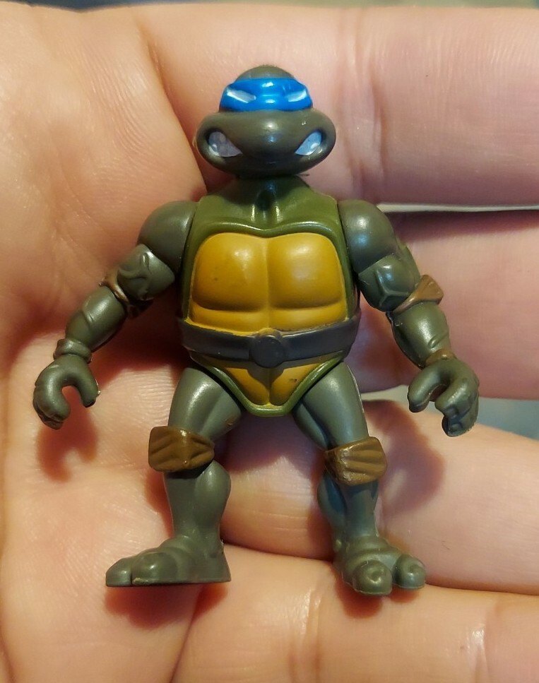 Playmates Teenage Mutant Ninja Turtles 2002 Donatello Mini Action Figure 2.25in