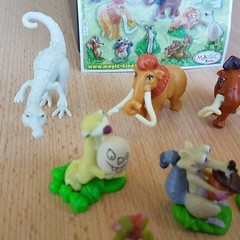 TOP KINDER SURPRISE SET – Ice Age 3 – MINT CONDITION 1.3″ miniature figurines