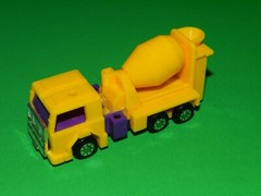 Hasbro Transformers Generation 2 G2 Yellow Constructicon Mixmaster Devastator