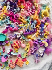 Huge Mixed Lot My Little Pony, 72 Ponies Over 100 Various Accessories 3 Playsets