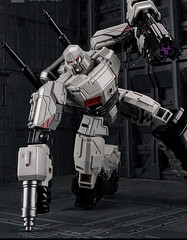 Jingke One Tank Megatron Transforming Robot Figure Ss114 18cm Toy Wonderful Gift