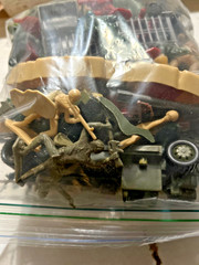 army men 1 pound 8 ounces assorted men and props see below