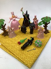 Vintage Wizard of Oz Figures Glinda,Witch,Yellow Brick Rd.+ (F3)