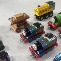 Misc Mixed Lot 19 Wooden/Die Cast/Plastic Train Cars. Thomas The Train/Unknown