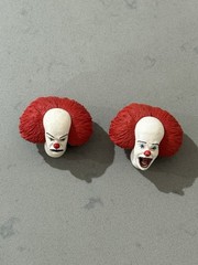 STEPHEN KING’S IT PENNYWISE ACTION FIGURE HEAD LOT OF 2 (NECA ULTIMATES)