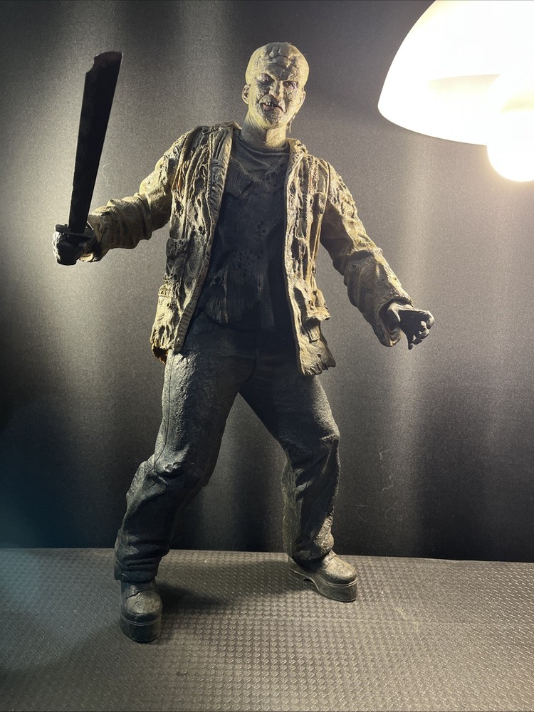 2005 NECA 19.5” tall FREDDY Vs. JASON VOORHEES Action Figure / Collectors