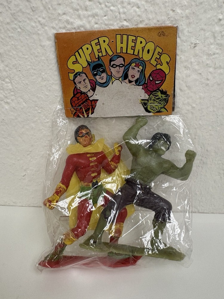 “Super Heroes” Vintage 1970′ Marx Style Mexican Bootleg Hulk, Robin sealed
