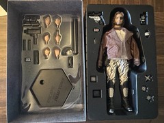 Sideshow 1/6 Snake Plissken 12″ Figure Escape From New York Exclusive w/Cassette