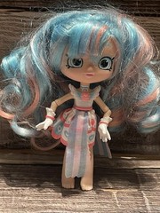 SHOPKINS SHOPPIES LIL SECRETS JESSICAKE DOLL PINK & BLUE HAIR 5.5″ TALL