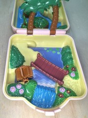 Vintage Pokemon TOMY 1997 Polly Pocket Seafoam Islands Mini Playset Toy