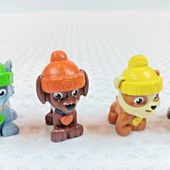 Paw Patrol Snow Rescue Arctic Pups Winter Beanie Hats 2″ Mini Figures Lot of 5