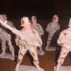 Vintage 2.5” TOY SOLDIERS Lot Of 12 in Camouflage Uniforms