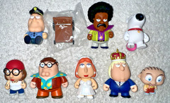 KIDROBOT FAMILY GUY FREAKIN SWEET MINI SERIS VINYL FIGURES SET OF 8 **NEW**
