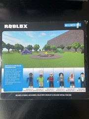 Roblox Welcome To Bloxburg Camping Crew Playset & Figures 16Pcs
