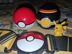 LOT OF (2) Pokemon Pikachu Clip N Go Pokeballs – Yellow/Black 2018 Nintendo