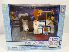 Peanuts Charlie Brown Christmas Snoopy Contest Winning Display Playset NIB