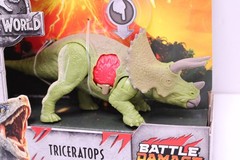 2017 Mattel Jurassic World Triceratops Battle Damage Dinosaur Figure FNB38