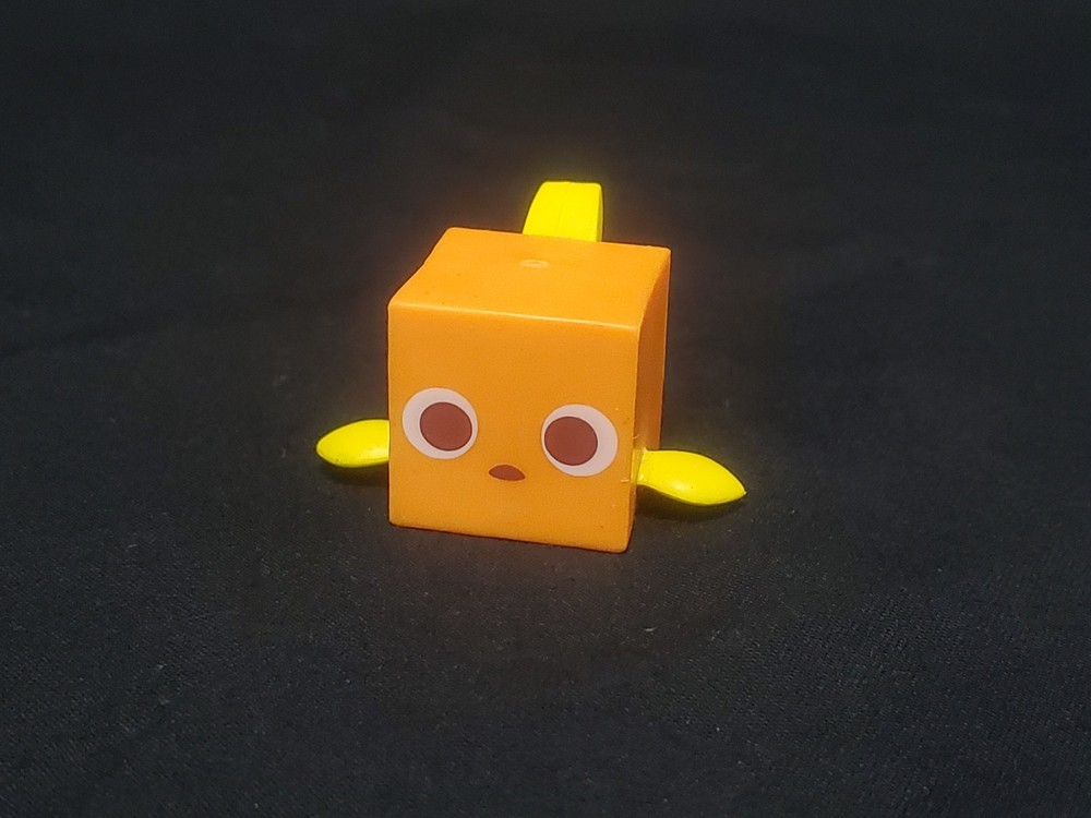 Goldfish – 2022 PhatMojo Big Games LLC, Roblox Pet Stimulator X 1 Toy Figurine