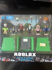 Roblox Welcome To Bloxburg Camping Crew Playset & Figures 16Pcs