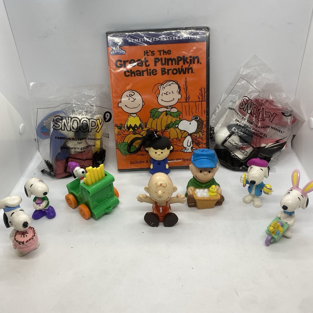 Peanuts Snoopy Charlie Brown PVC Figures Whitman’s Easter Halloween DVD LOT 11