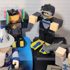 Roblox Lot of 12 Action Figures with Accessories & Box Collectable Toys NO CODES