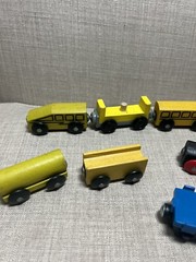 Lot of 8 Wooden Railway Train Cars Magnets Non Branded Compatible Brio / Thomas