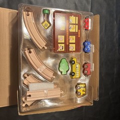 RARE TOYS R US EXCLUSIVE RETIRED PEANUTS WOOD / WOODEN TRAIN SET: SNOOPY