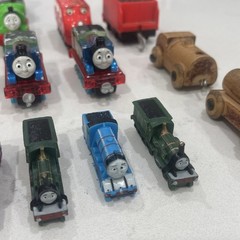 Misc Mixed Lot 19 Wooden/Die Cast/Plastic Train Cars. Thomas The Train/Unknown