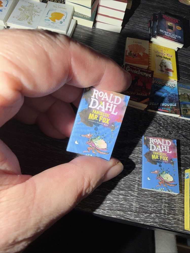 Zuru Mini Brands Books Series 2 – Fantastic Mr. Fox (Common Miniature Roald Dahl